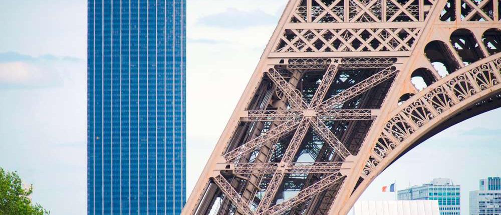 Où boire un verre à 200 m de hauteur à Paris ?